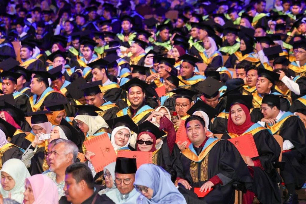 Semalam konvo, hari ini 100 graduan TVET Mara diambil bekerja