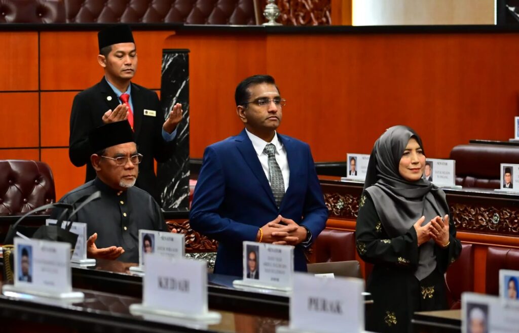Tiga senator angkat sumpah Ahli Dewan Negara