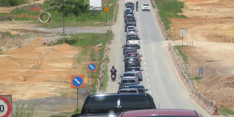 Jalan Gua Musang-Kuala Krai sibuk, perantau pulang awal elak sesak