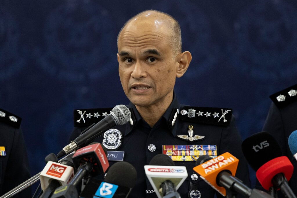 Geng bakar dua kenderaan masih diburu polis