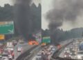 [VIDEO] Kereta terbakar di Lebuh Raya Elite, trafik sesak arah selatan