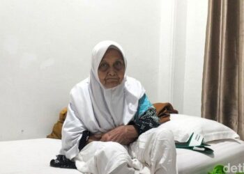 Wanita 101 tahun tunai haji, simpan pemberian wang anak
