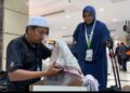 Jemaah haji hantar lima tan barangan kurier sehari