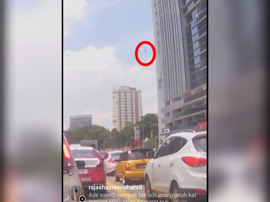 [VIDEO] Ada sesiapa nampak orang terjatuh di Jalan Ampang?