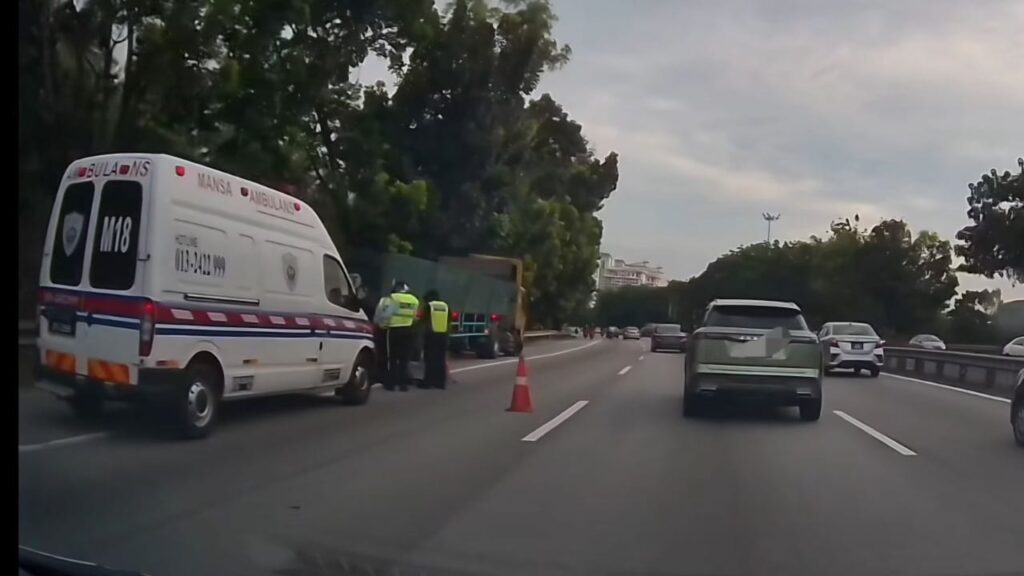 Kemalangan maut Elite: ‘Macam mana boleh ada lori waktu puncak’