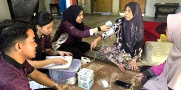 Siswa farmasi masuk kampung di Besut, beri khidmat kesihatan kepada 18 keluarga