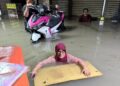 ‘Air naik paras dada, terpaksa paut meja makan’