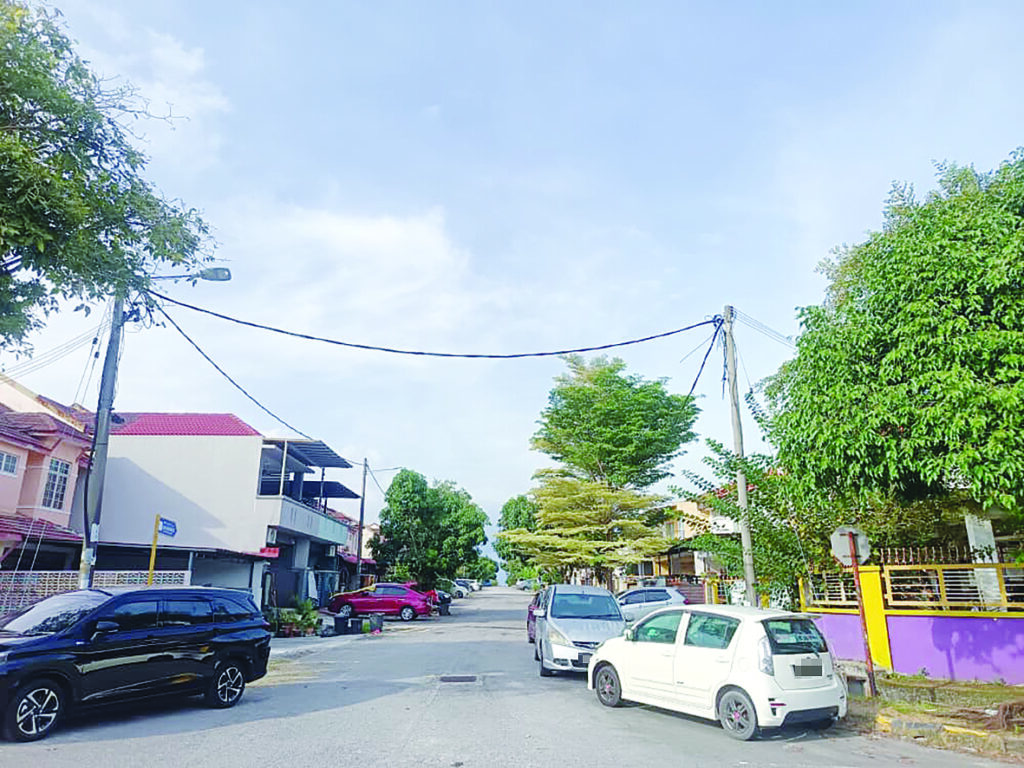 Ada rumah kena ketuk serentak depan, belakang