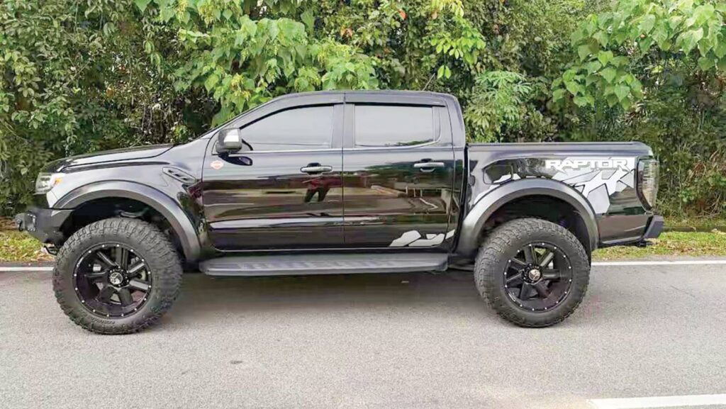 Pencuri Ford Raptor pakai smart, jaket ‘gomen’