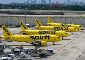 Spirit Airlines gulung tikar, kos bahan api sukarkan pemulihan