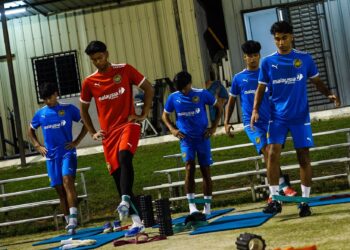 Skuad B-19 idam langkah kanan benam Singapura