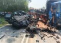 [VIDEO] Enam maut SUV bertembung lori