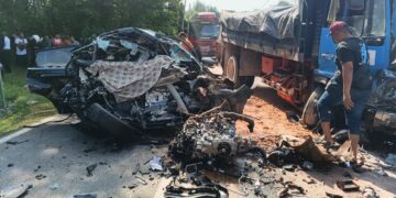 [VIDEO] Enam maut SUV bertembung lori