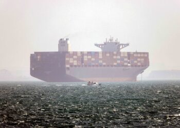 Kapal tangki belayar bebas di Selat Hormuz