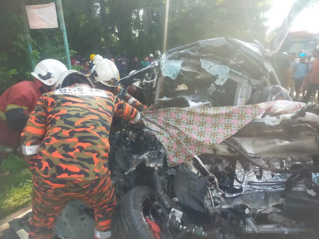 6 sekeluarga maut nahas teruja naik Proton X50 baharu