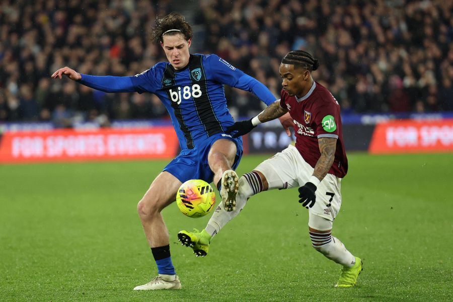 EPL: Pemain pertama buruan Iraola di Liverpool