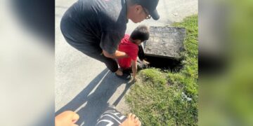 [VIDEO] ‘Dalam lubang tu, suami saya sempat tarik ke atas’