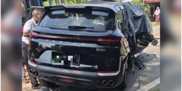 6 sekeluarga maut: Proton X50 ‘keluar kedai’ pagi tadi