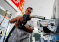 Petrol, diesel tanpa subsidi turun 10 sen mulai esok