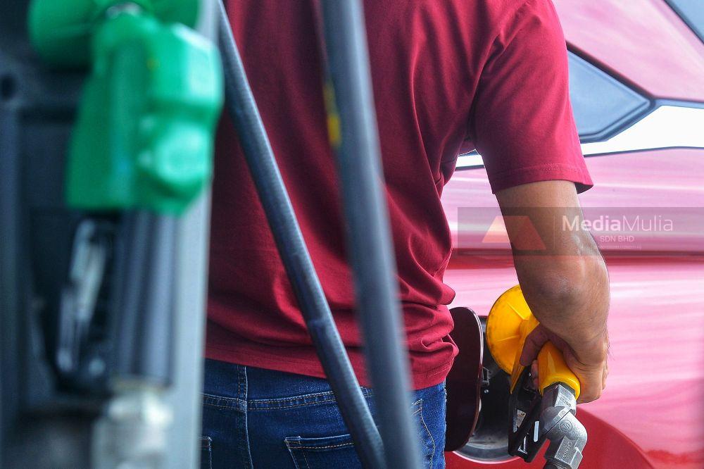 Harga runcit diesel, RON95 kekal, dijual RM4.67, RM3.72 seli