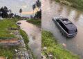 Elak haiwan melintas, Range Rover ‘masuk’ Sungai Langat