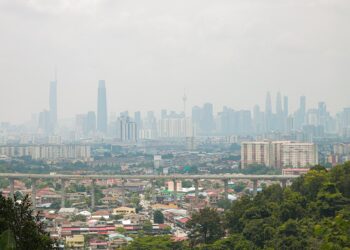 Maju di mata, retak dalam jiwa