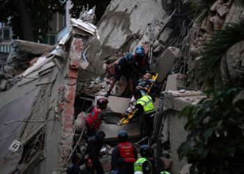 Venezuela bergegar, bangunan runtuh sekelip mata