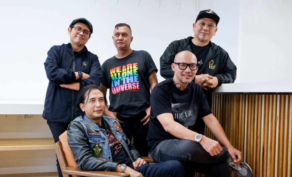 Ini amaran untuk pengkarya: ‘Makin bersiri, makin menunduk’