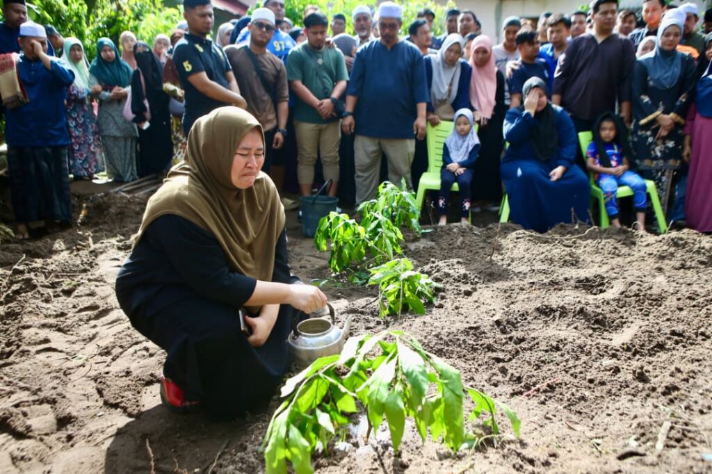Nahas 6 maut: Lima sekeluarga selamat dikebumikan