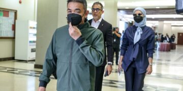 Mahkamah keluar warta pihak ketiga barang kemas isteri bekas PTD