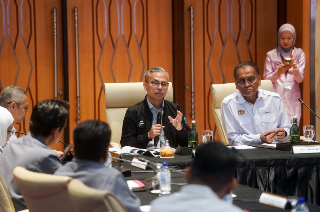 Kandungan bunuh diri: Platform media sosial boleh kena tinda