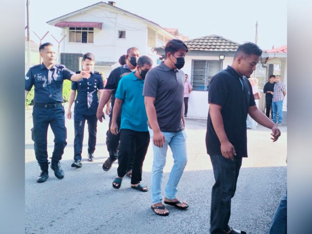 7 individu merusuh, pukul cikgu sekolah memandu didenda RM2,