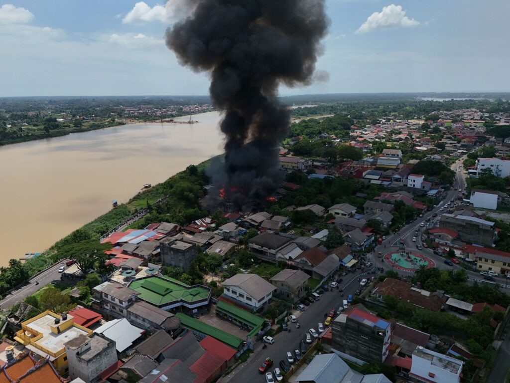 Wanita sebak rumah baharu dibaik pulih terbakar