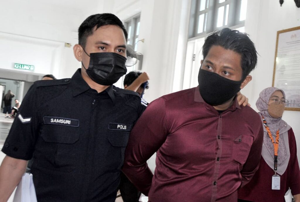 Cikgu bakal dijel 131 tahun cabul murid, simpan ba
