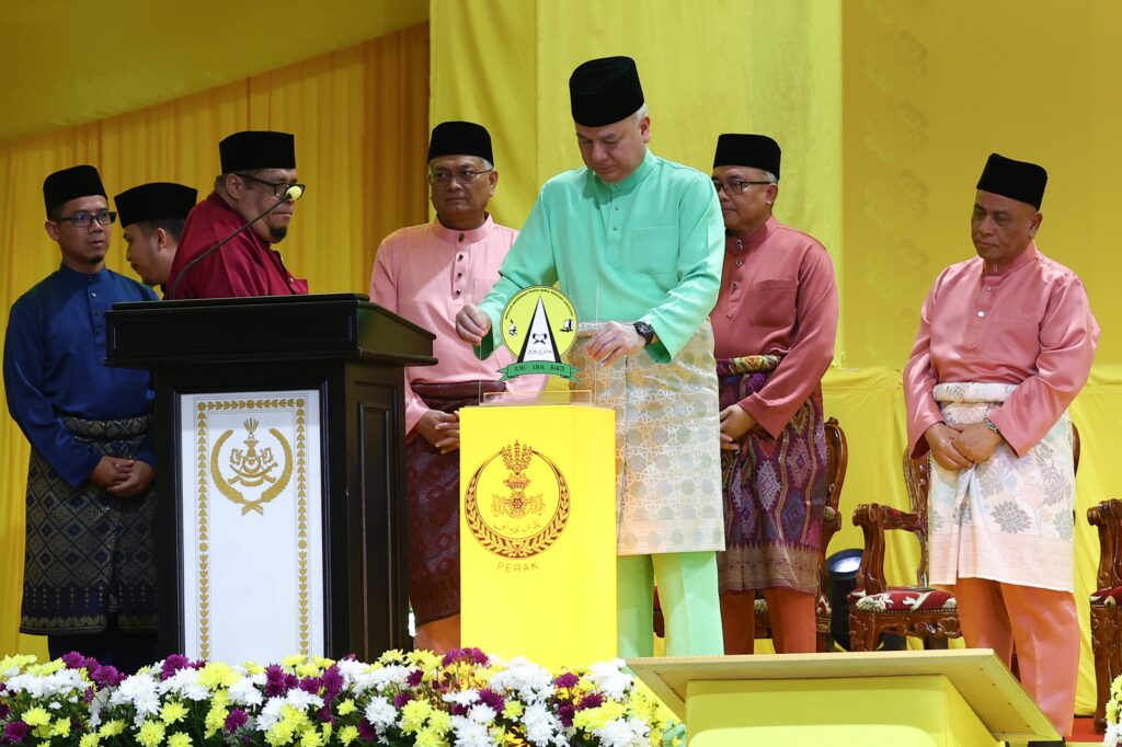 Sultan Nazrin rasmi Sekolah Menengah Tahfiz Darul Ridzuan Le