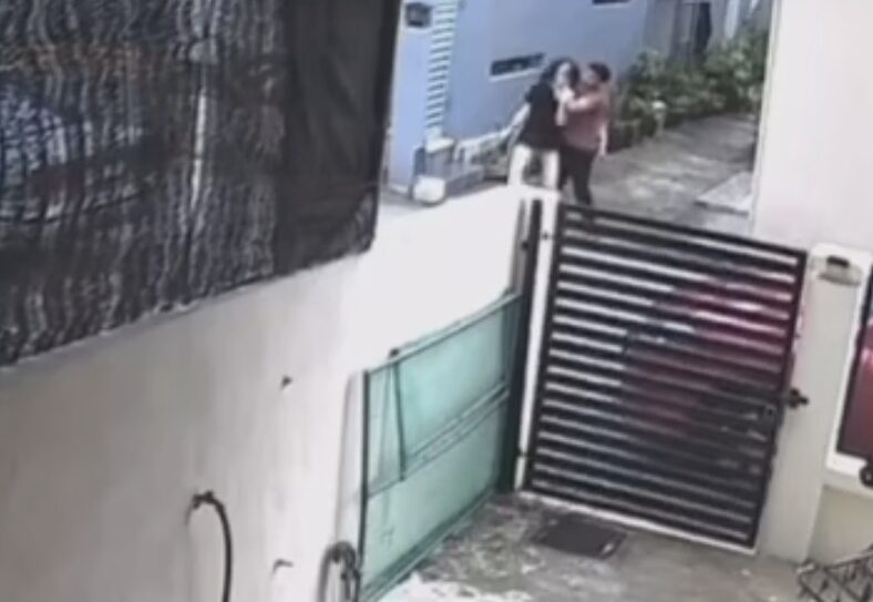 [VIDEO] Wanita dipeluk, dicium dan diraba ketika balik kerja