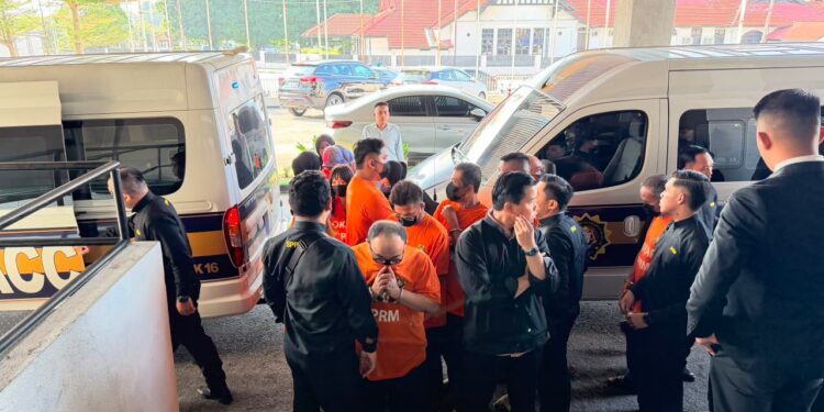 Rasuah RM2.5 juta: 13 individu termasuk pengarah, bekas pengarah agensi kerajaan direman