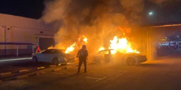 Tiga kereta mewah terbakar di parkir Lotus Ampang