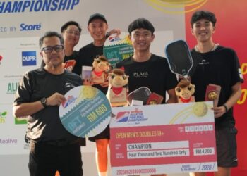 Pengalaman dalam tenis julang Er Yang-Farreez