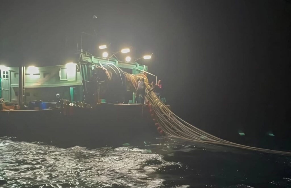 Dua bot ceroboh taman laut Pulau Redang ditahan