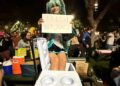 Model cosplay undang kontroversi, jual air ‘jus kaki’