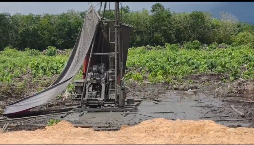 Gerudi jalan, terkejut keluar gas bawah tanah