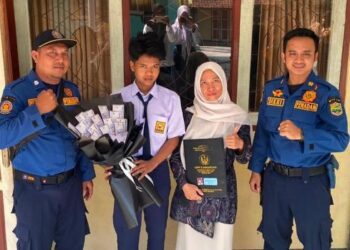 Bomba wakili ibu bapa pelajar ambil kad laporan