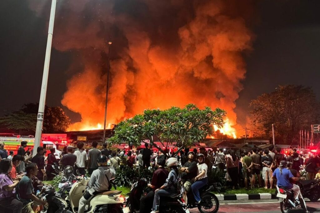 250 rumah hangus, ratusan penduduk sehelai sepinggang di Jakarta