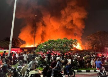 250 rumah hangus, ratusan penduduk sehelai sepinggang di Jakarta