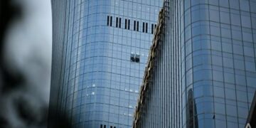 Pesawat langgar pencakar langit Beijing