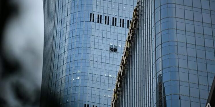 Pesawat langgar pencakar langit Beijing