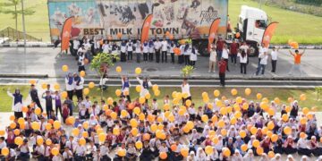 Farm Fresh agih susu percuma kepada 55,296 murid