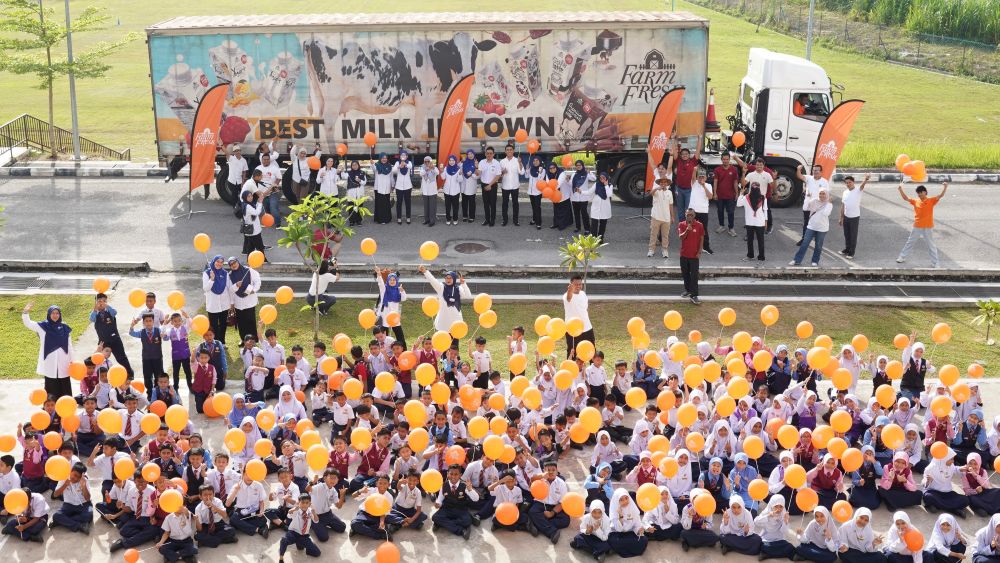 Farm Fresh agih susu percuma kepada 55,296 murid