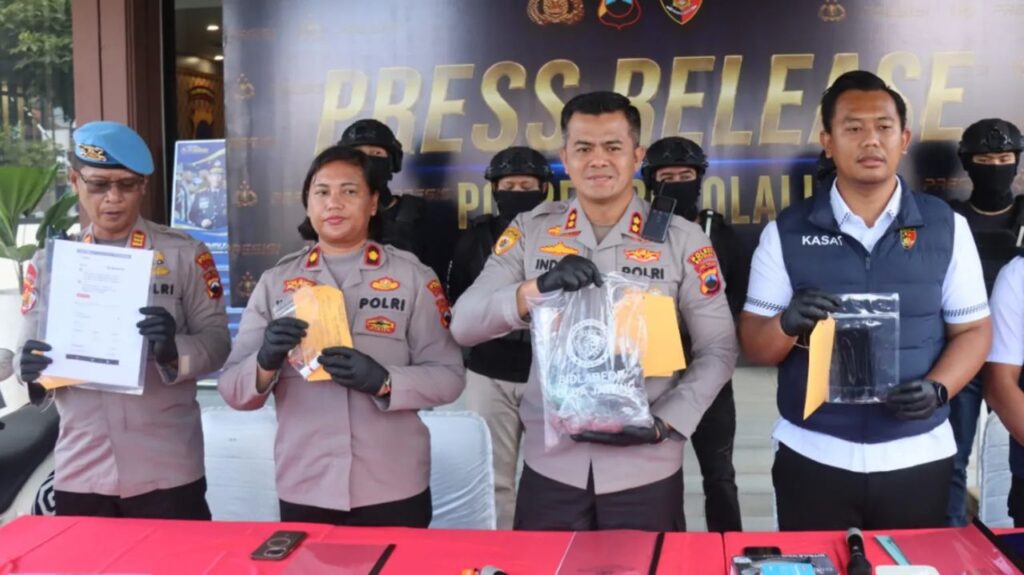 Ibu mentua dijamu sate ayam ‘celup’ racun tikus